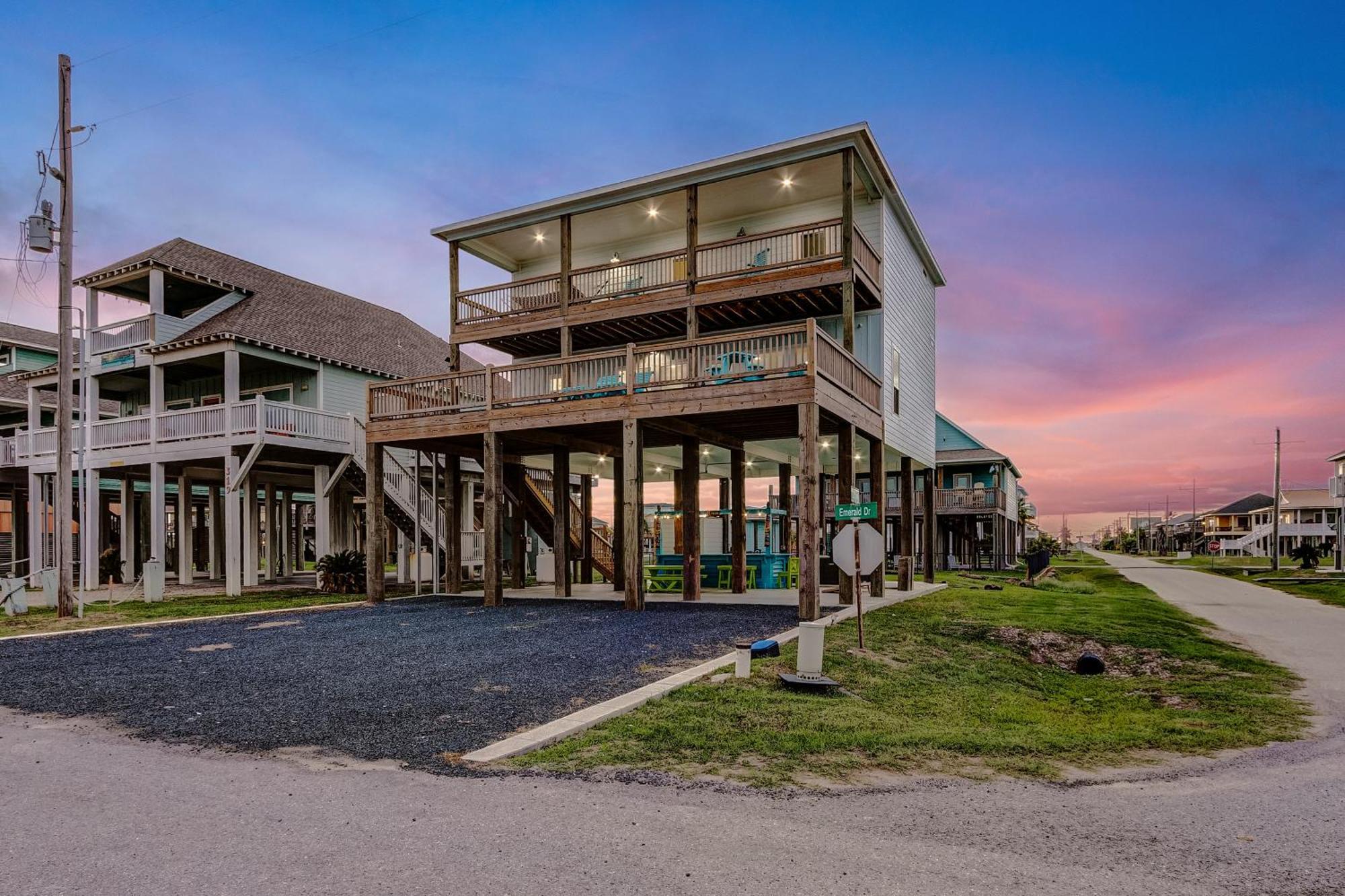 Beachfront - Hot Tub - Bbq - 14 Guests Bolivar Peninsula المظهر الخارجي الصورة