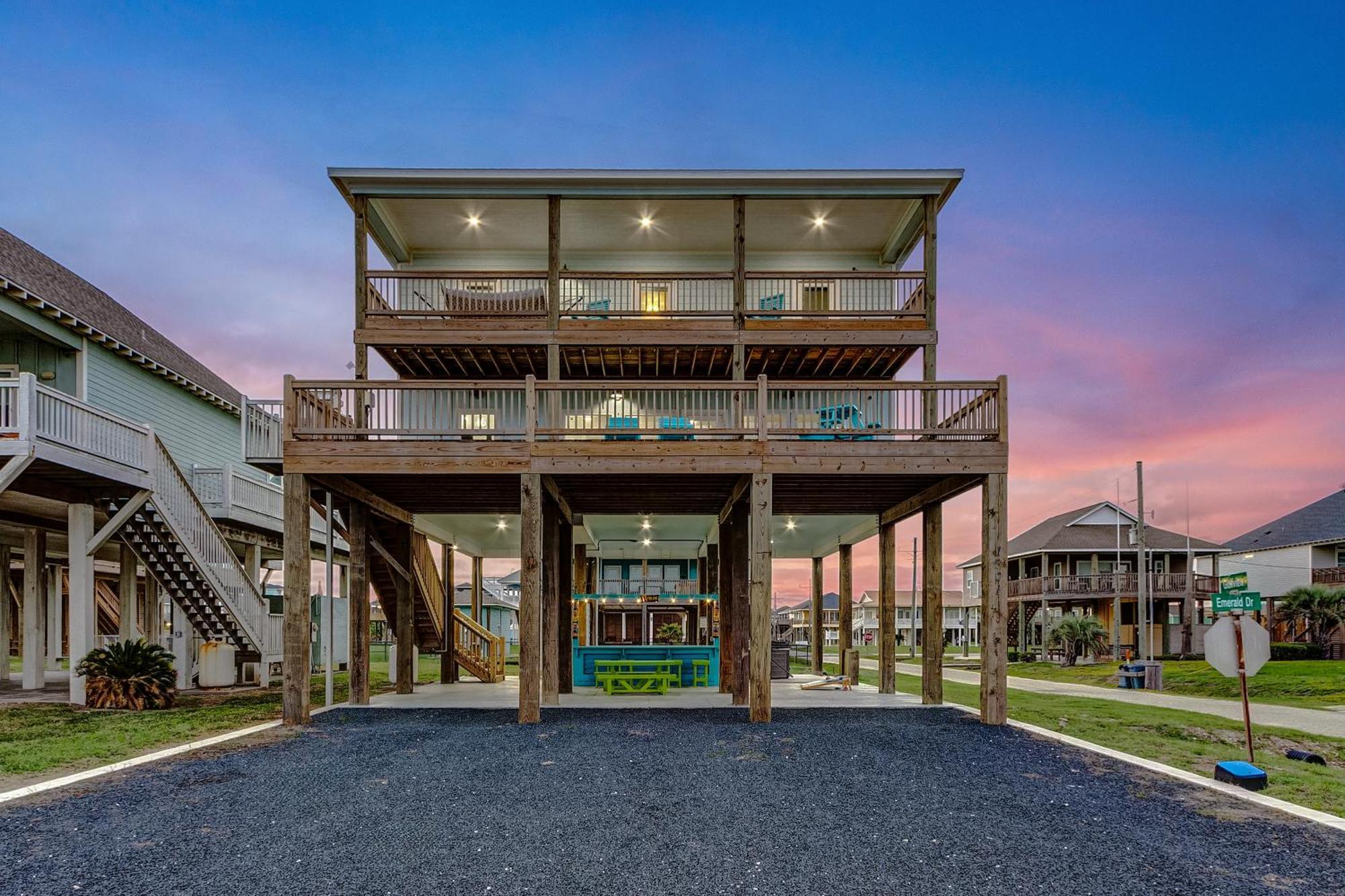 Beachfront - Hot Tub - Bbq - 14 Guests Bolivar Peninsula المظهر الخارجي الصورة